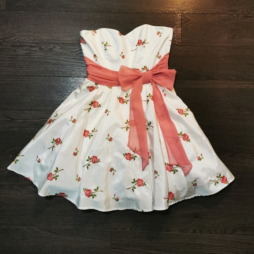 Betsey Johnson Cocktail/Prom Dress - White With Embroidered Pink Roses
